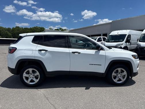 Bright White Clearcoat 2024 Jeep Compass Sport
