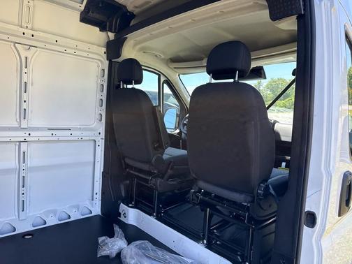 Bright White Clearcoat 2026 RAM ProMaster 2500 Tradesman