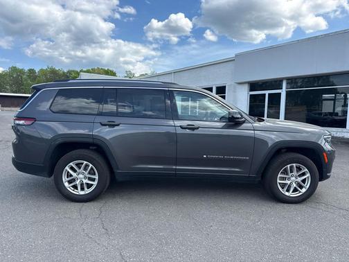 Baltic Gray Metallic Clearcoat 2023 Jeep Grand Cherokee L Laredo