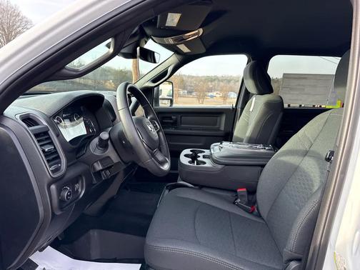 2026 RAM 2500 Tradesman 4x4 Crew Cab 64 Box