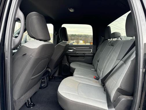 2023 RAM 2500 Big Horn 4x4 Crew Cab 64 Box