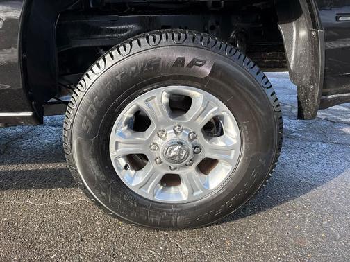 2023 RAM 2500 Big Horn 4x4 Crew Cab 64 Box