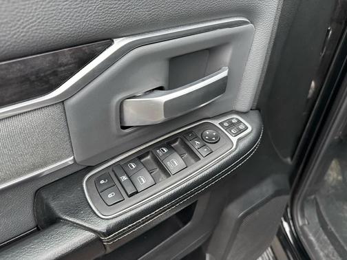 2023 RAM 2500 Big Horn 4x4 Crew Cab 64 Box