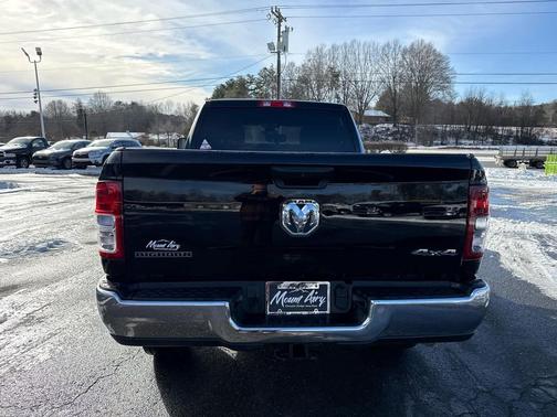 2023 RAM 2500 Big Horn 4x4 Crew Cab 64 Box