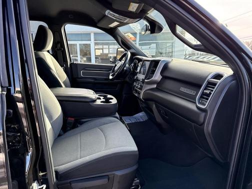 2023 RAM 2500 Big Horn 4x4 Crew Cab 64 Box