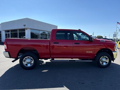 2024 RAM 2500 Big Horn 4x4 Crew Cab 64 Box