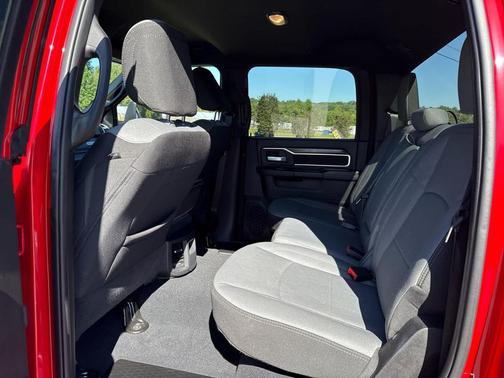 2024 RAM 2500 Big Horn 4x4 Crew Cab 64 Box