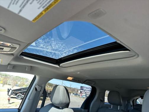 2024 Toyota Sienna XLE 8 Passenger