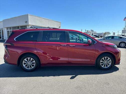 2024 Toyota Sienna XLE 8 Passenger