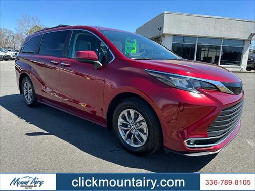 2024 Toyota Sienna XLE 8 Passenger
