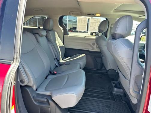 2024 Toyota Sienna XLE 8 Passenger