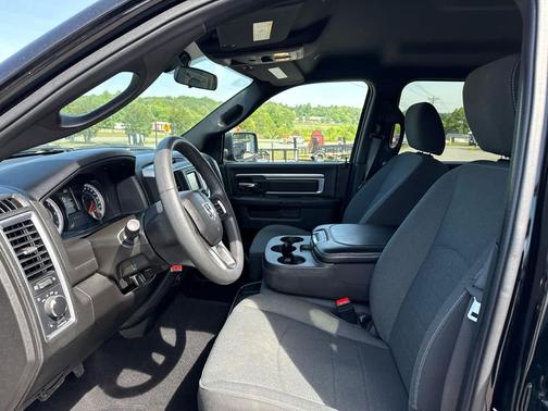 Diamond Black Crystal Pearlcoat 2024 RAM 1500 Classic Warlock 4x4 Crew Cab 57 Box