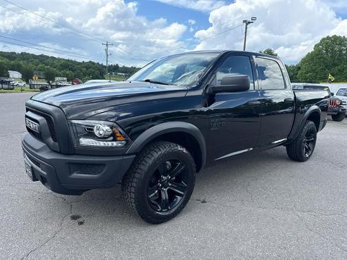 Diamond Black Crystal Pearlcoat 2024 RAM 1500 Classic Warlock 4x4 Crew Cab 57 Box