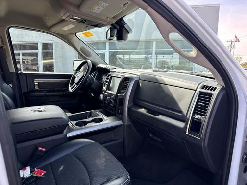 2017 RAM 1500 Night 4x4 Crew Cab 57 Box