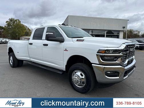 2026 RAM 3500 Tradesman 4x4 Crew Cab 8 Box