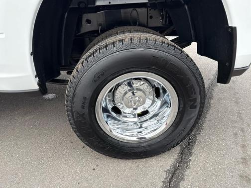 2026 RAM 3500 Tradesman 4x4 Crew Cab 8 Box