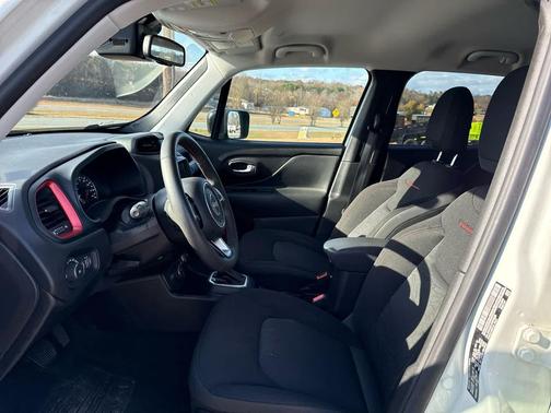 2023 Jeep Renegade Trailhawk