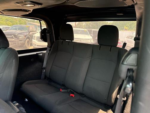 Bright White Clearcoat 2018 Jeep Wrangler Sport S