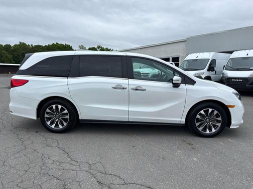 Platinum White Pearl 2024 Honda Odyssey EX-L
