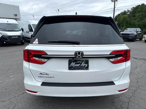 Platinum White Pearl 2024 Honda Odyssey EX-L