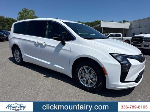 Bright White Clearcoat 2027 Chrysler Pacifica L