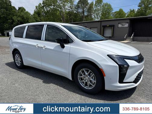 Bright White Clearcoat 2027 Chrysler Pacifica L