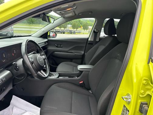Neoteric Yellow 2024 Hyundai KONA SEL