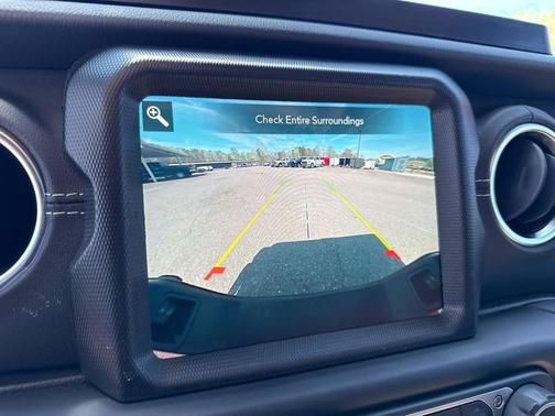 Firecracker Red Clearcoat 2021 Jeep Gladiator Overland