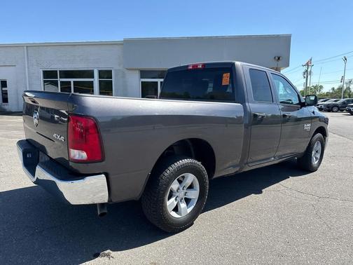 Granite Crystal Metallic Clearcoat 2024 RAM 1500 Classic SLT