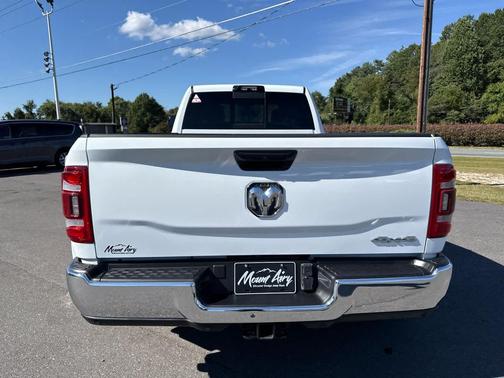 2024 RAM 3500 Tradesman 4x4 Crew Cab 8 Box