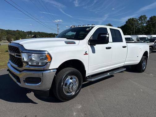 2024 RAM 3500 Tradesman 4x4 Crew Cab 8 Box