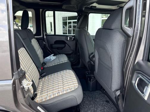 Granite Crystal Metallic Clearcoat 2026 Jeep Wrangler 85th Anniversary