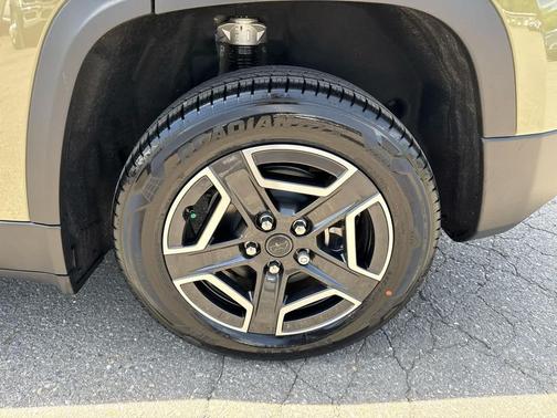 41 2026 Jeep Cherokee Laredo