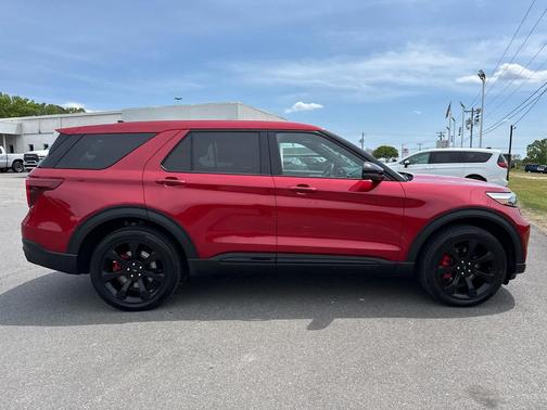 Rapid Red Metallic Tinted Clearcoat 2022 Ford Explorer ST