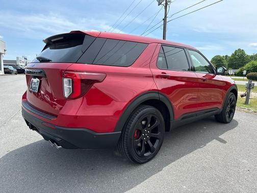 Rapid Red Metallic Tinted Clearcoat 2022 Ford Explorer ST