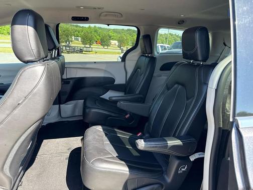 Granite Crystal Metallic Clearcoat 2023 Chrysler Pacifica Touring L