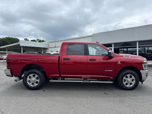 2025 RAM 2500 Big Horn 4x2 Crew Cab 64 Box
