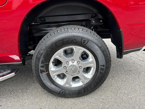2025 RAM 2500 Big Horn 4x2 Crew Cab 64 Box