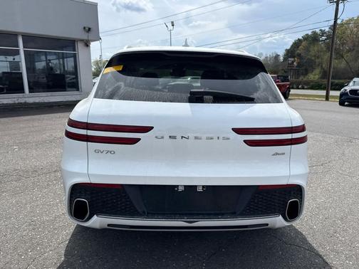 Uyuni White 2025 Genesis GV70 2.5T