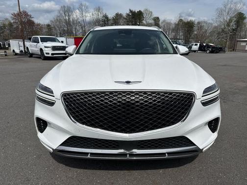 Uyuni White 2025 Genesis GV70 2.5T