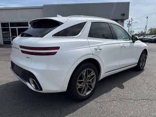 Uyuni White 2025 Genesis GV70 2.5T