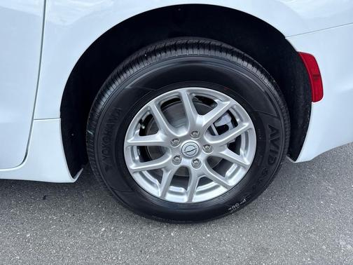 2026 Chrysler Voyager LX