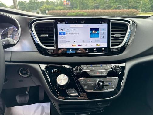 2026 Chrysler Voyager LX