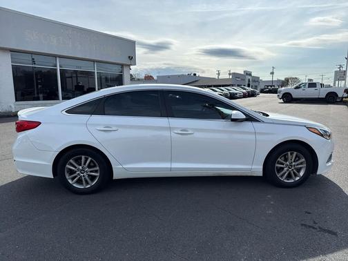 2017 Hyundai SONATA SE