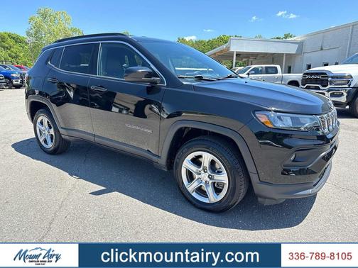 Diamond Black Crystal Pearlcoat 2024 Jeep Compass Latitude
