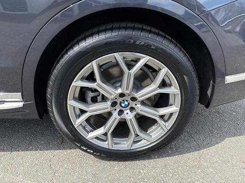 Arctic Gray Metallic 2019 BMW X7 xDrive40i