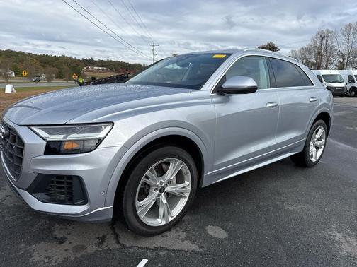 2022 Audi Q8 55 Premium Plus