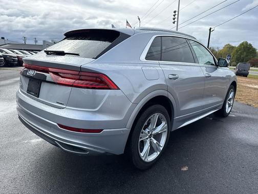 2022 Audi Q8 55 Premium Plus