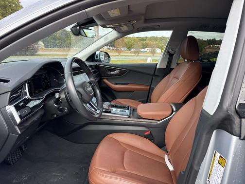 2022 Audi Q8 55 Premium Plus