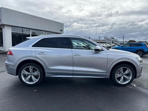 2022 Audi Q8 55 Premium Plus